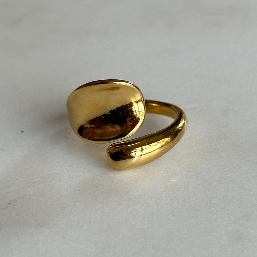 Minimalistic Golden Ring