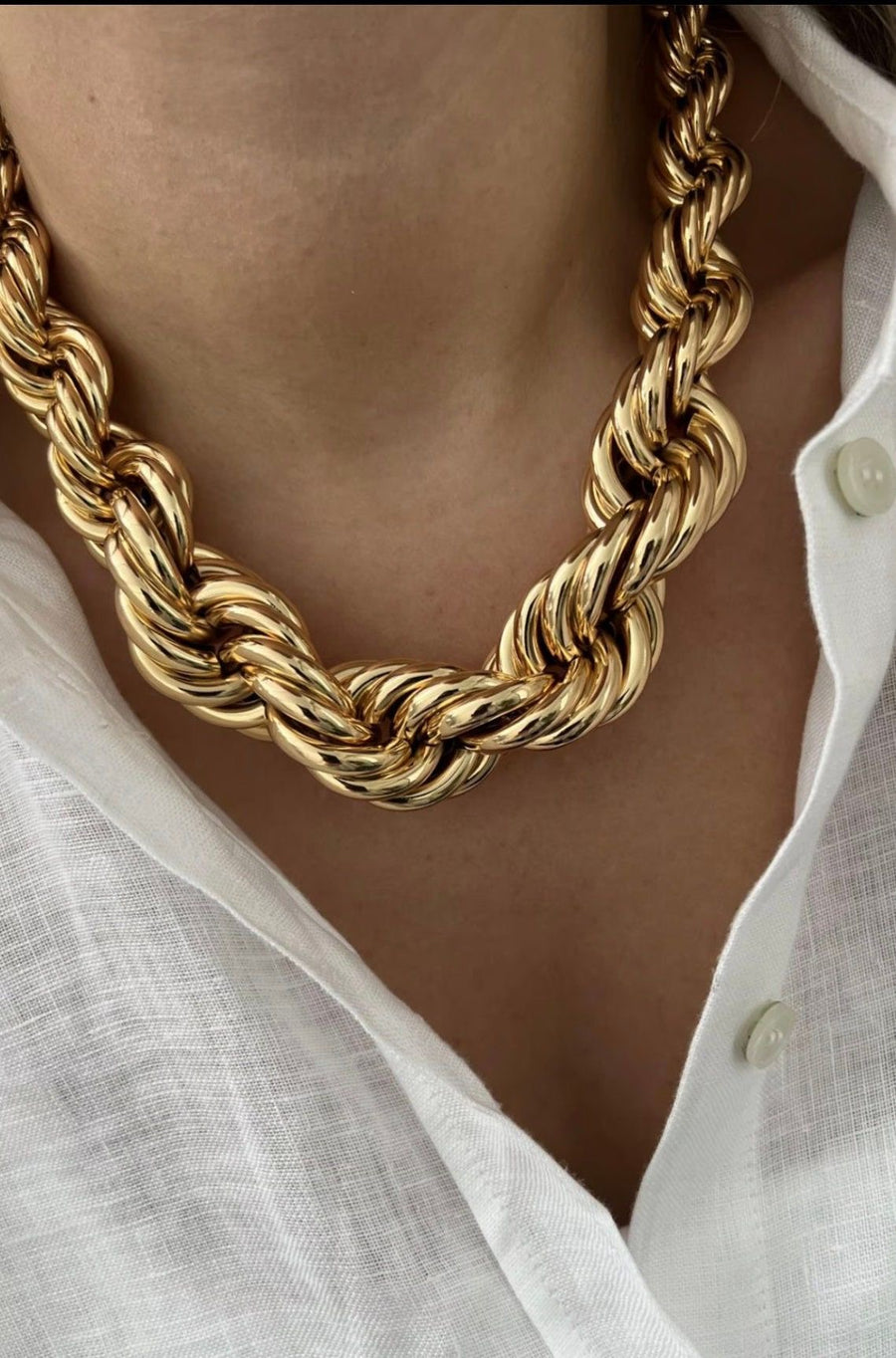 Bold twisted chain necklace