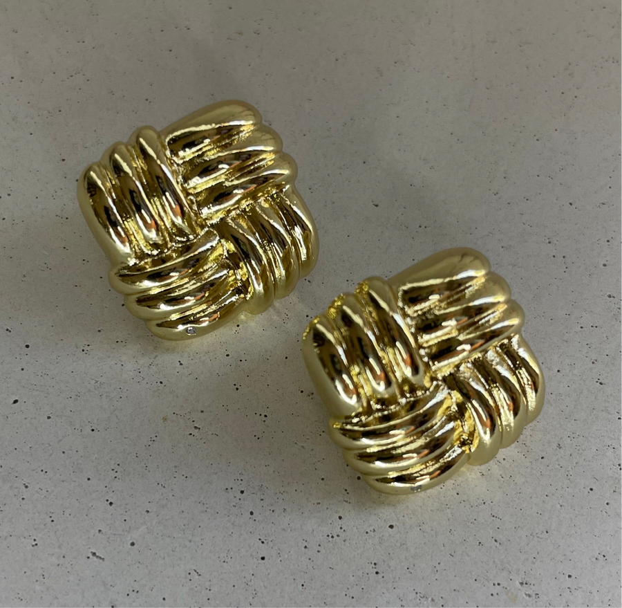 Big weaved studs