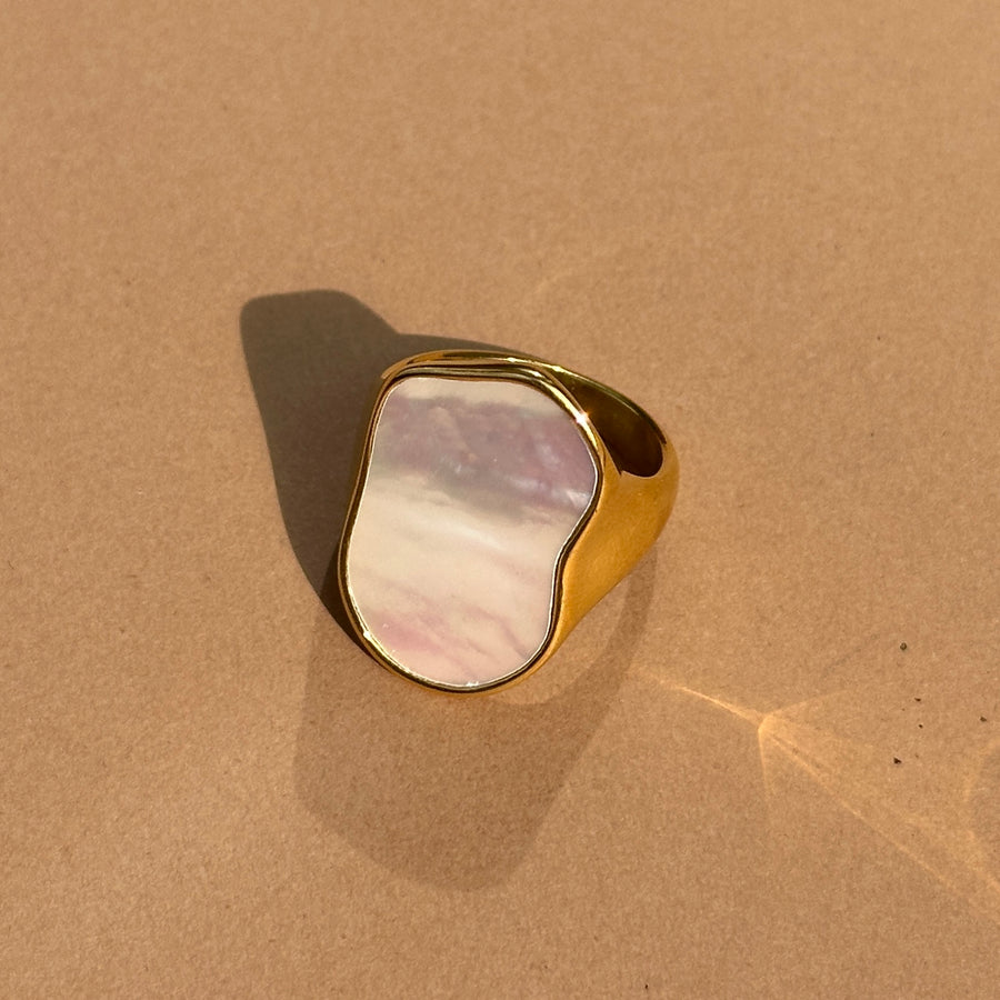 Mother of pearl Chunky Ring